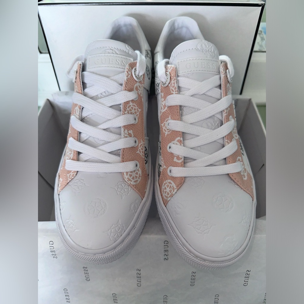 Guess Loven White/Pink Women Size 9.5